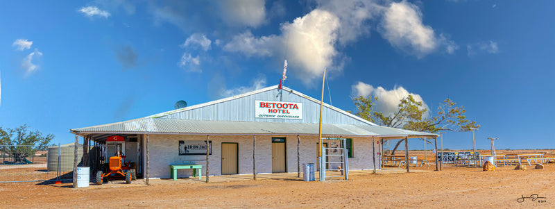 The Betoota Hotel (Panorama)